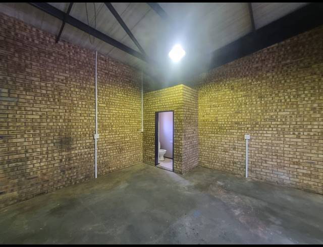 120M² WAREHOUSE TO LET IN AUREUS
